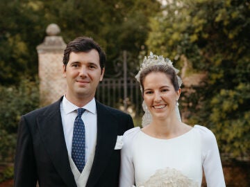 Victoria López-Quesada y Enrique Moreno de la Cova en su boda