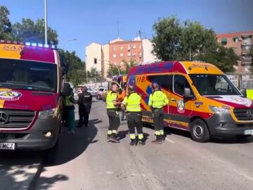 Samur atiende a una mujer en Entrevías