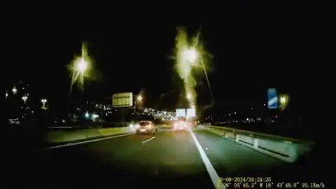 Un conductor embiste a una moto y se da a la fuga dejando al motorista herido en Tenerife Un conductor embiste a una moto y se da a la fuga dejando al motorista herido en Tenerife