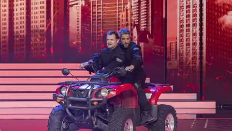 “¡La madre que te parió!”: Iñaki López indignado ante el error de Roberto Leal “¡La madre que te parió!”: Iñaki López indignado ante el error de Roberto Leal