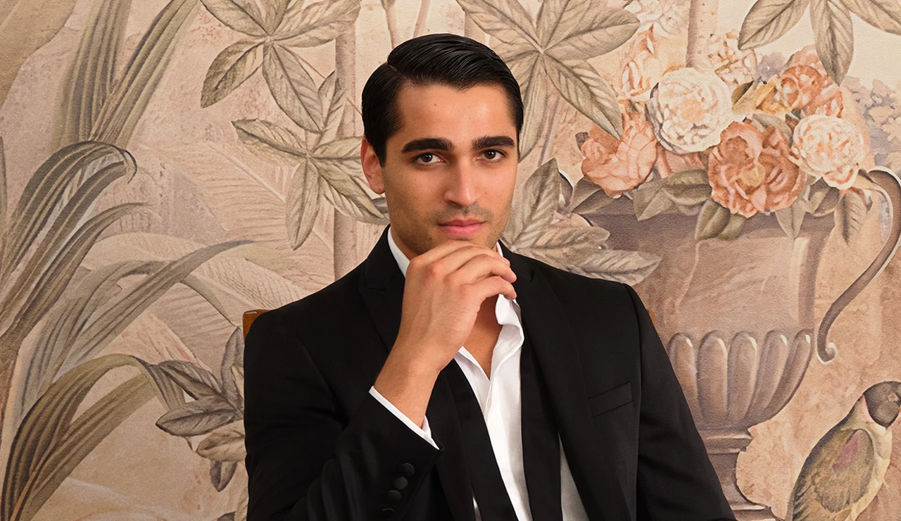 Mert Ramazan Demir es Ferit Korhan, un joven millonario, alocado e irresponsable