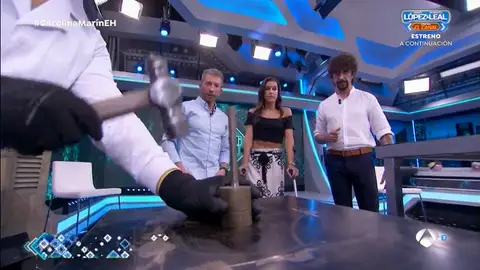 ¿Crear oro con un martillo? Marron deja boquiabierta a Carolina Marín ¿Crear oro con un martillo? Marron deja boquiabierta a Carolina Marín