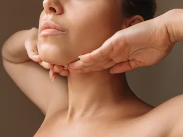 Rostro de una mujer joven Rostro de una mujer joven