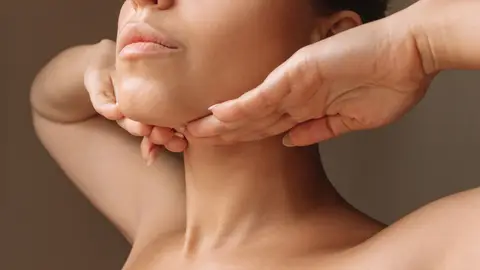 Rostro de una mujer joven Rostro de una mujer joven