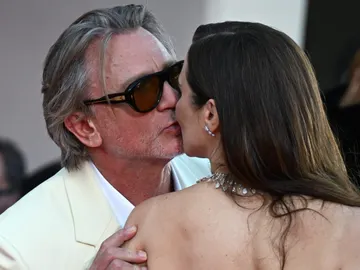 Daniel Craig besa a su mujer Rachel Weisz en el Festival de Venecia Daniel Craig besa a su mujer Rachel Weisz en el Festival de Venecia