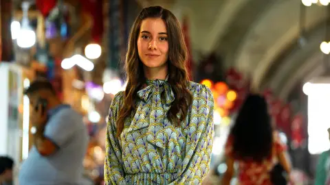 ¿Quién es Beril Ponzan? Conoce a la actriz que interpreta a Suna, la hermana de Seyran en Una nueva vida ¿Quién es Beril Ponzan? Conoce a la actriz que interpreta a Suna, la hermana de Seyran en Una nueva vida