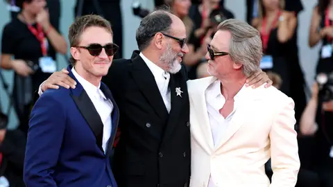 Drew Starkey, el director Luca Guadagnino y Daniel Craig presentando Queer en el Festival de Venecia Drew Starkey, el director Luca Guadagnino y Daniel Craig presentando Queer en el Festival de Venecia