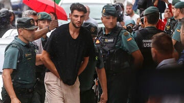 Rafa Mir llega escoltado por la Guardia Civil al Juzgado