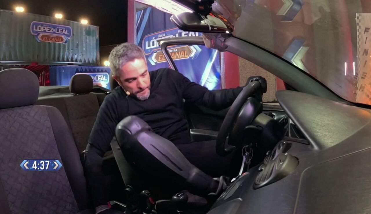 &iexcl;Saltando entre coches! Roberto Leal e I&ntilde;aki L&oacute;pez se la juegan en una de las pruebas m&aacute;s peligrosas