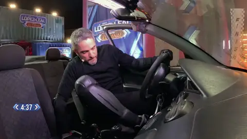 ¡Saltando entre coches! Roberto Leal e Iñaki López se la juegan en una de las pruebas más peligrosas ¡Saltando entre coches! Roberto Leal e Iñaki López se la juegan en una de las pruebas más peligrosas