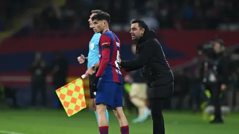 Pedri y Xavi Hernández durante un partido de Champions en noviembre de 2023 Pedri y Xavi Hernández durante un partido de Champions en noviembre de 2023