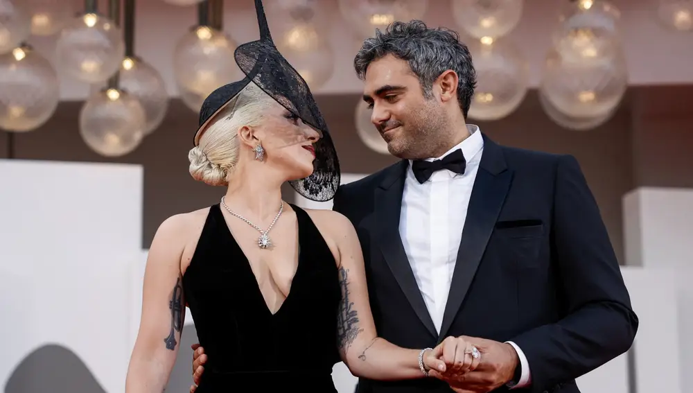 Lady Gaga con su pareja, Michael Polansky, presentando Joker: folie à deux en el Festival de Venecia Lady Gaga con su pareja, Michael Polansky, presentando Joker: folie à deux en el Festival de Venecia