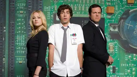 Yvonne Strahovski, Zachary Levi y Adam Baldwin en Chuck Yvonne Strahovski, Zachary Levi y Adam Baldwin en Chuck