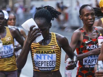 La atleta olímpica Rebecca Cheptegei en los mundiales de atletismo de Budapest