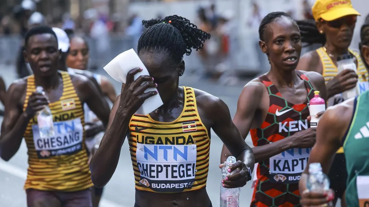 La atleta olímpica Rebecca Cheptegei en los mundiales de atletismo de Budapest La atleta olímpica Rebecca Cheptegei en los mundiales de atletismo de Budapest