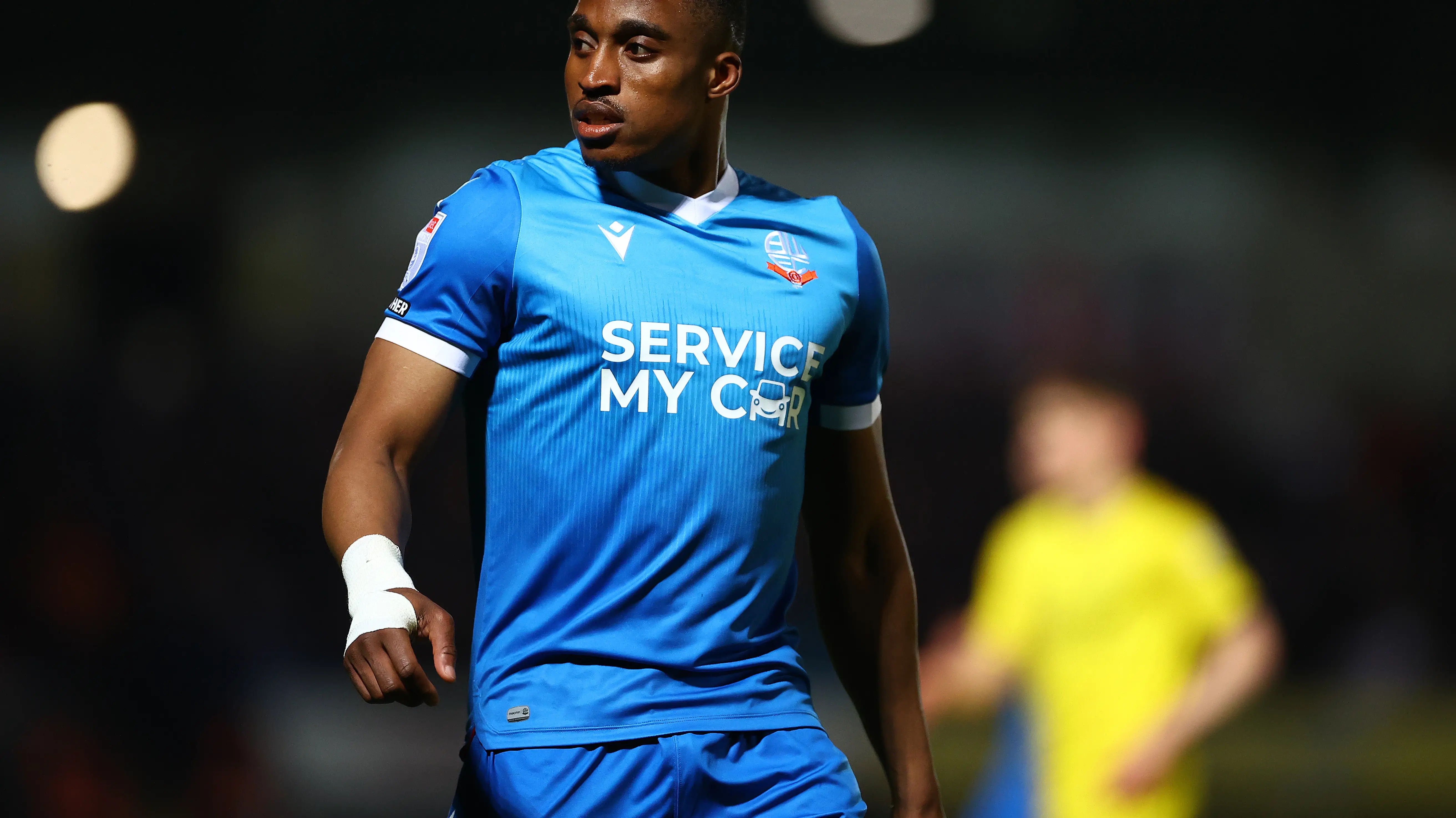 Víctor Adeboyejo, jugador del Bolton Wanderers de Tercera División Inglesa Víctor Adeboyejo, jugador del Bolton Wanderers de Tercera División Inglesa