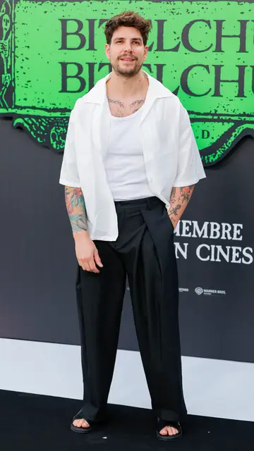 Diego Matamoros posando ante los medios Diego Matamoros posando ante los medios