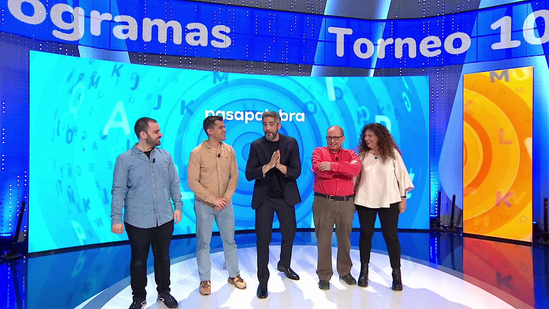 Roberto Leal explica en qué consistirá el Torneo mil programas de Pasapalabra Roberto Leal, Pablo Díaz, Nacho Mangut, Javier Dávila y Sofía Álvarez
