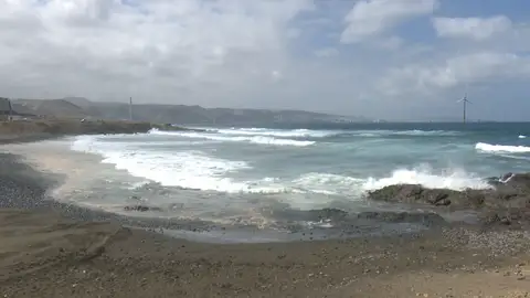 Imagen de una de las playas afectadas por el vertido de fuel oil. Imagen de una de las playas afectadas por el vertido de fuel oil.