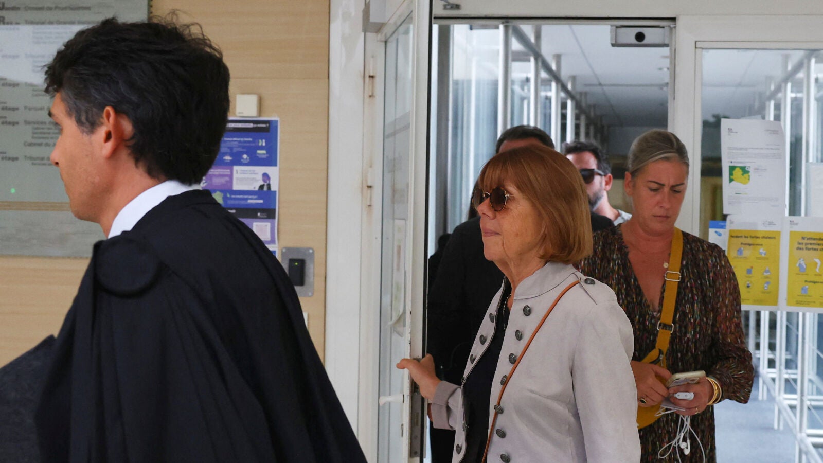 Francia: El desgarrador relato de la mujer que fue violada por 51 hombres tras ser drogada por su marido: 