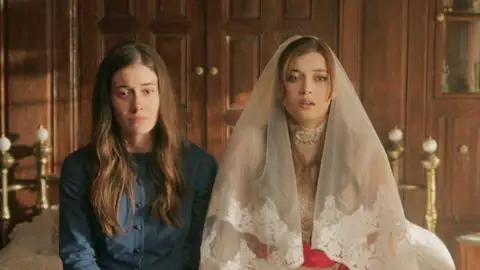 Tres razones para no perderte este domingo el gran estreno de Una nueva vida