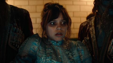 Jenna Ortega como Astrid en Bitelchús Bitelchús