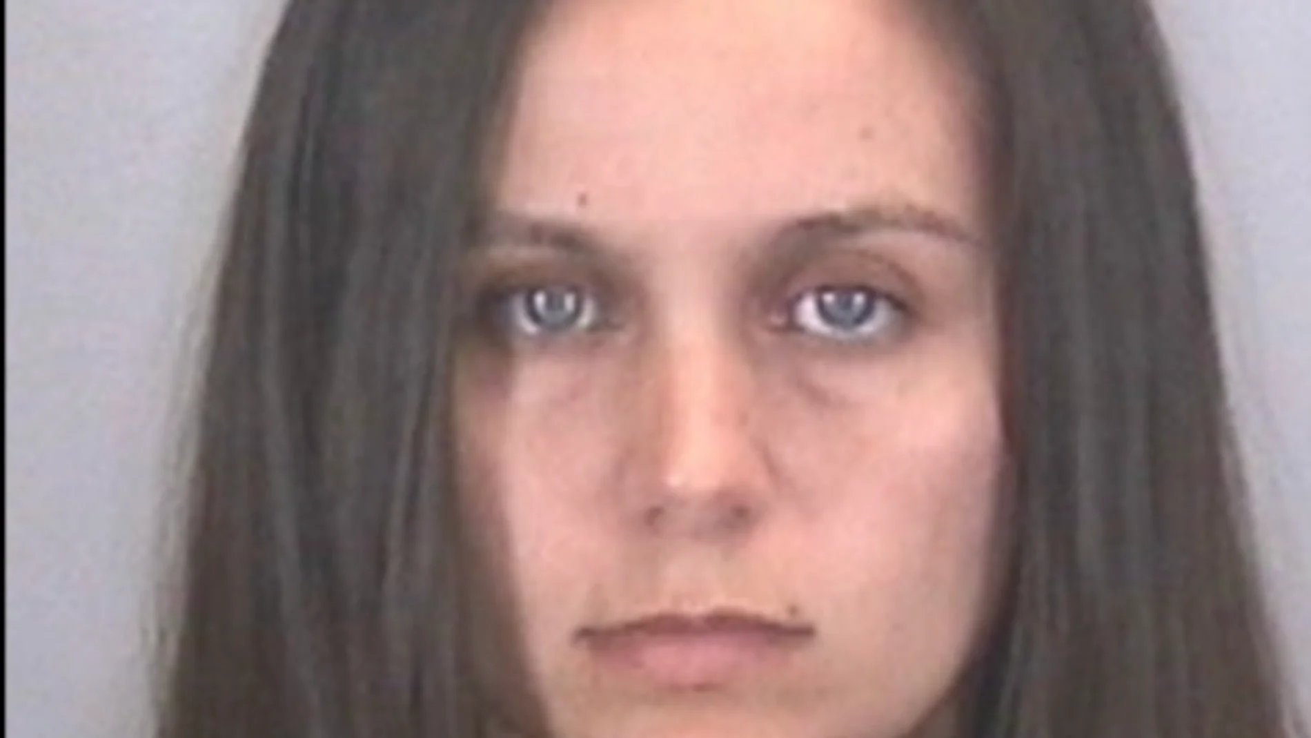 Ashley Benefield en foto policial de 2020 Ashley Benefield en foto policial de 2020