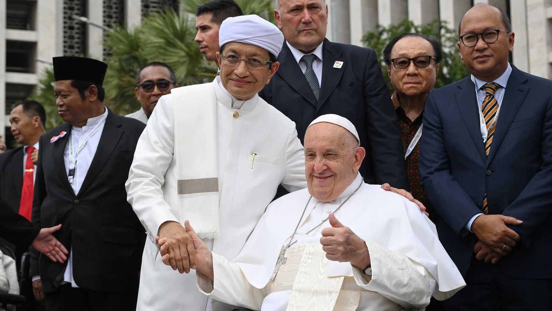 El papa Francisco junto al gran imán, Nasaruddin Umarde, en la mezquita Istiqlal de Yakarta El papa Francisco junto al gran imán, Nasaruddin Umarde, en la mezquita Istiqlal de Yakarta