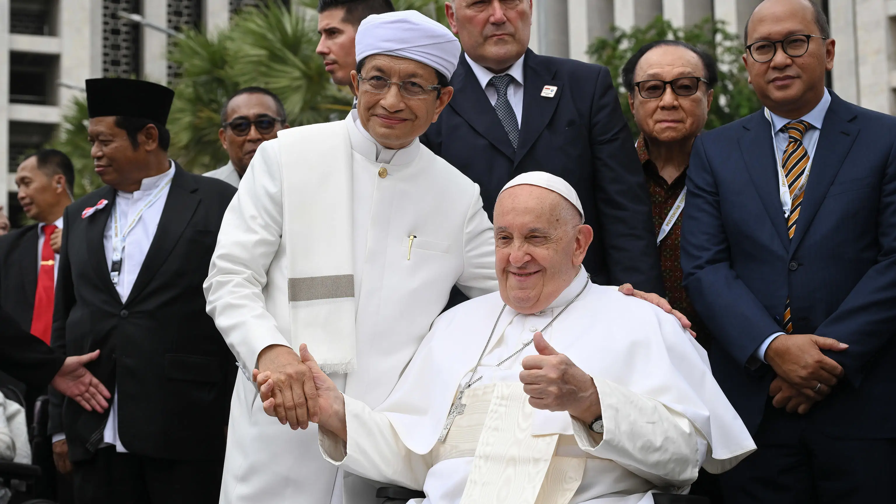 El papa Francisco junto al gran imán, Nasaruddin Umarde, en la mezquita Istiqlal de Yakarta El papa Francisco junto al gran imán, Nasaruddin Umarde, en la mezquita Istiqlal de Yakarta