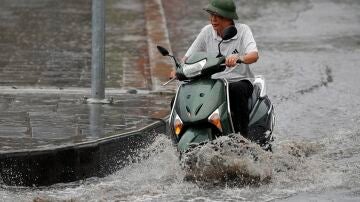 Fuertes lluvias e inundaciones en Hanói por la llegada del tifón Yagi.