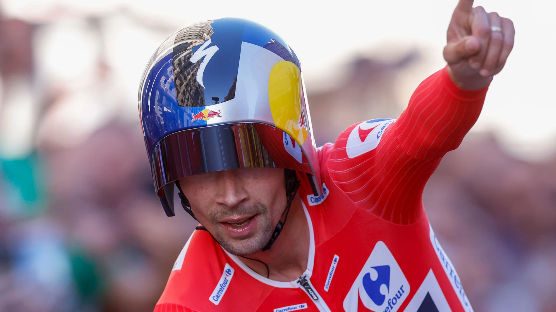 Primoz Roglic celebra su victoria en la general de La Vuelta a España Primoz Roglic celebra su victoria en la general de La Vuelta a España