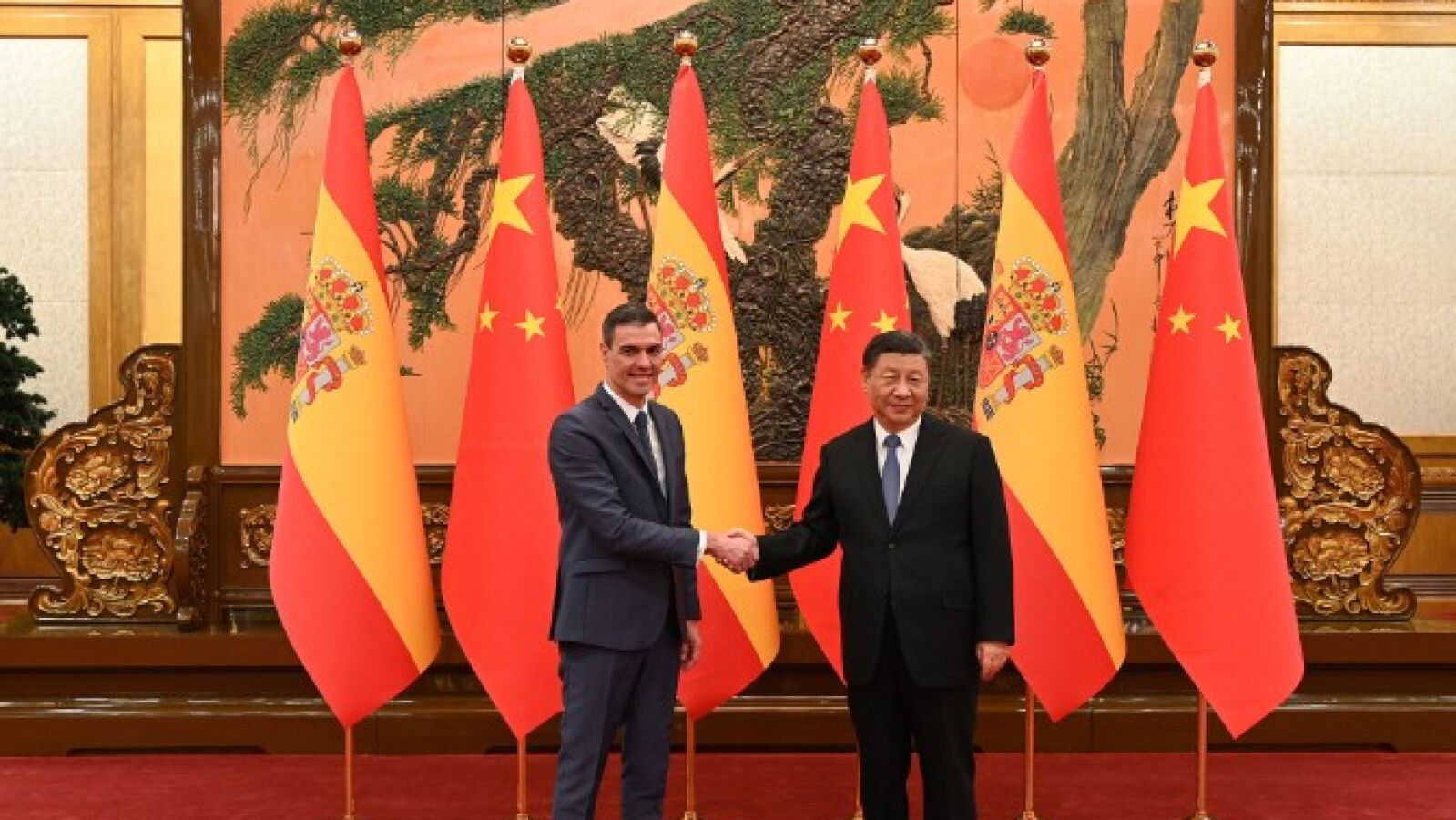 Pedro Sánchez inicia una gira por Vietnam y China con la vista puesta en los mercados