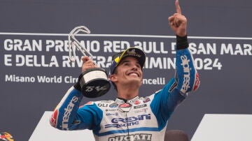 Marc Márquez celebra su victoria en el GP de San Marino