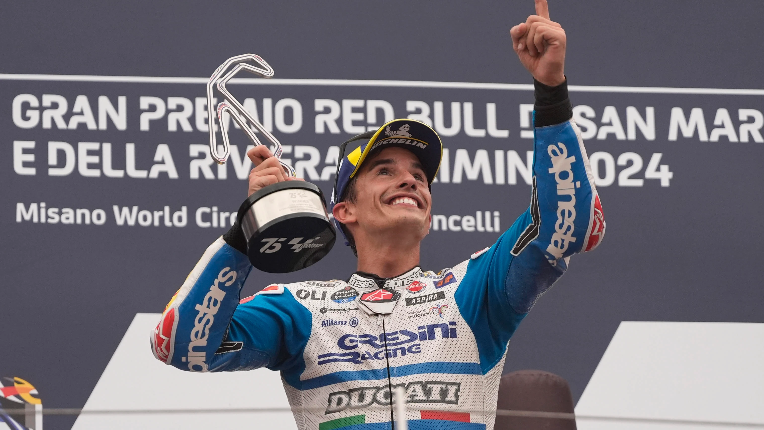 Marc M&aacute;rquez celebra su victoria en el GP de San Marino