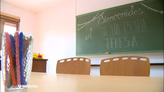 La escuela de Teresa, en Castell&oacute;n, reabre sus puertas tras seis a&ntilde;os cerrada gracias a la llegada de nuevas familias