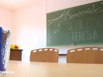 La escuela de Teresa, en Castellón, reabre sus puertas tras seis años cerrada gracias a la llegada de nuevas familias