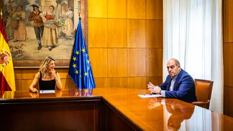 La vicepresidenta segunda del Gobierno y ministra de Trabajo, Yolanda Díaz, y el presidente de ATA y vicepresidente de CEOE, Lorenzo Amor. La vicepresidenta segunda del Gobierno y ministra de Trabajo, Yolanda Díaz, y el presidente de ATA y vicepresidente de CEOE, Lorenzo Amor.