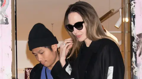 Angelina Jolie y su hijo Pax Angelina Jolie y su hijo Pax