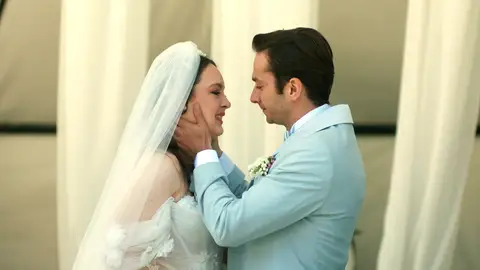 ¡Que vivan los novios! Tuğçe y Efe se dan el 'sí, quiero' rodeados de sus seres queridos Tuğçe y Efe se dan el 'sí, quiero'