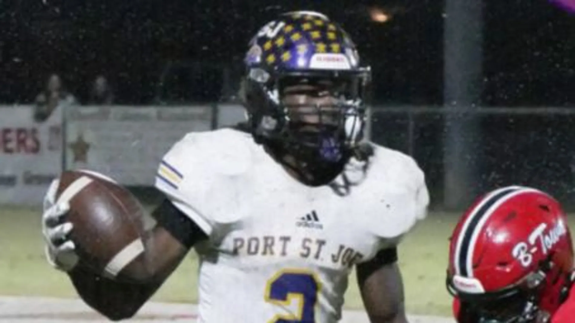 Imagen de Chance Gainer, jugador de fútbol americano, en un partido Imagen de Chance Gainer, jugador de fútbol americano, en un partido