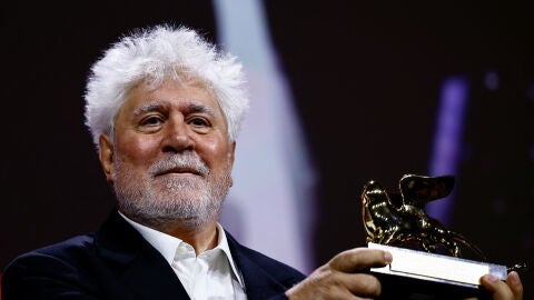 Pedro Almodóvar, ganador del León de Oro por La habitación de al lado