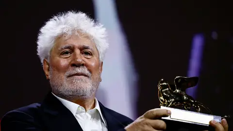 Pedro Almodóvar, ganador del León de Oro por La habitación de al lado Pedro Almodóvar, ganador del León de Oro por La habitación de al lado