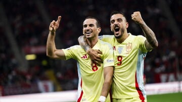 Fabián Ruiz y Joselu celebran el gol del andaluz ante Suiza (1-4)