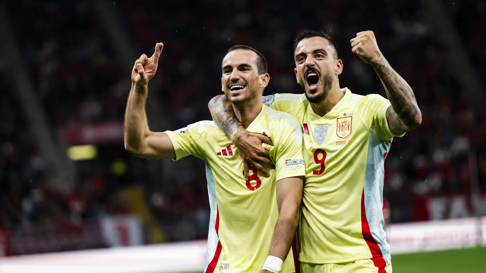 Fabián Ruiz y Joselu celebran el gol del andaluz ante Suiza (1-4) Fabián Ruiz y Joselu celebran el gol del andaluz ante Suiza (1-4)