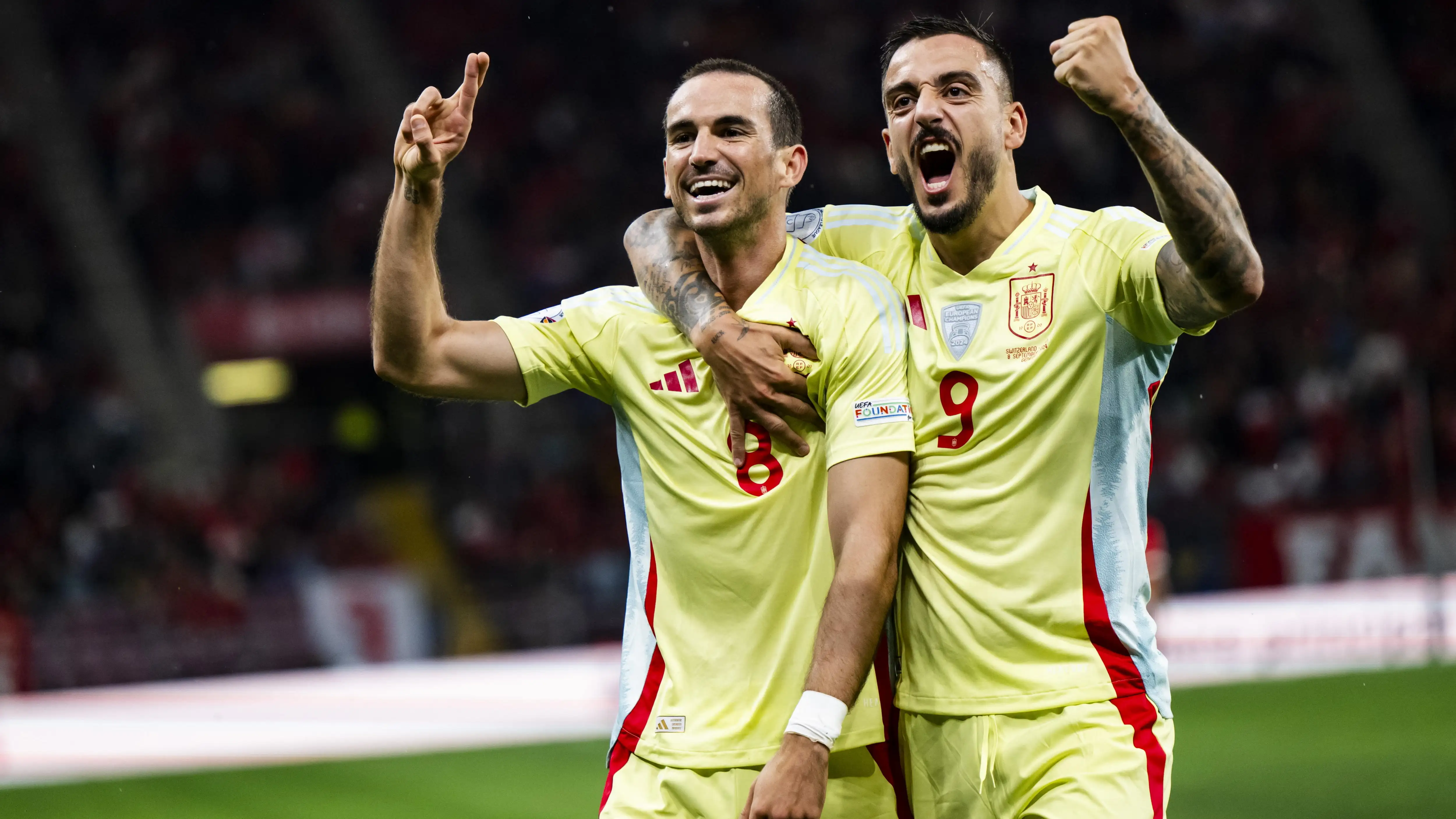 Fabián Ruiz y Joselu celebran el gol del andaluz ante Suiza (1-4) Fabián Ruiz y Joselu celebran el gol del andaluz ante Suiza (1-4)