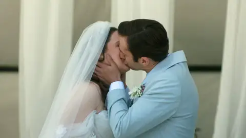 En el último capítulo de Secretos de familia: una boda, un bebé en camino y el retorno del pasado En el último capítulo de Secretos de familia: una boda, un bebé en camino y el retorno del pasado