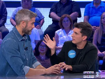 ¡Roberto Leal hace magia! El final inesperado del juego de dados de Jorge Luengo ¡Roberto Leal hace magia! El final inesperado del juego de dados de Jorge Luengo