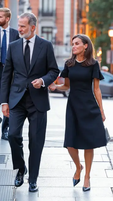 El rey Felipe y la reina Letizia en la misa funeral de Juan Gómez-Acebo en Madrid El rey Felipe y la reina Letizia en la misa funeral de Juan Gómez-Acebo en Madrid