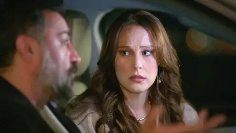 Akif y Süreyya en Hermanos Akif y Süreyya en Hermanos