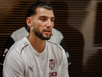 El futbolista Rafa Mir